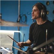 Offro lezioni e per tutti i livelli; 
Ogni studente ha qualcosa da insegnare